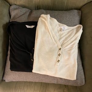 2 pk black and cream tops